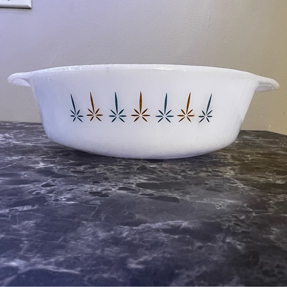 Fire King Candle Glow 1 1/2qt Casserole Dish - Picture 3 of 7